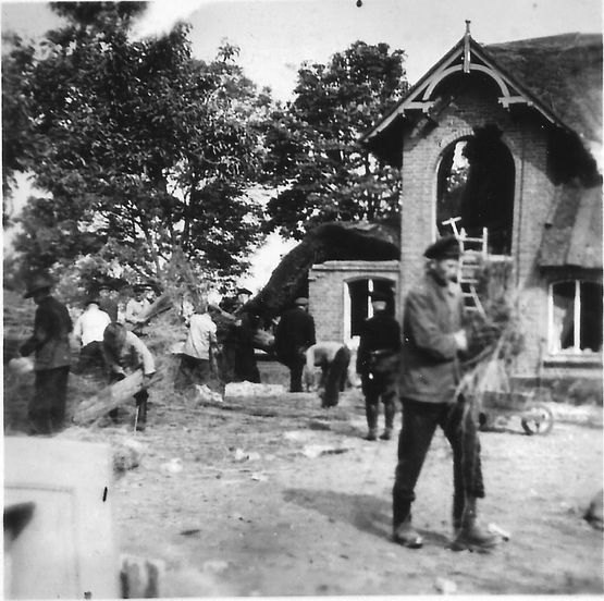 Foto 2. Weltkrieg Bombenabwurf Oeverseefeld